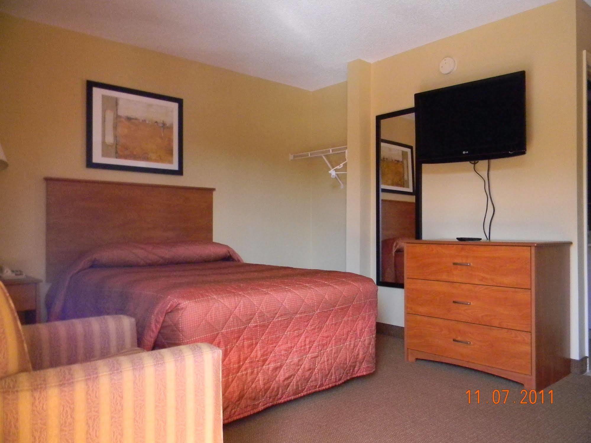 Stay Inn & Suites - สต็อกบริดจ์ ภายนอก รูปภาพ
