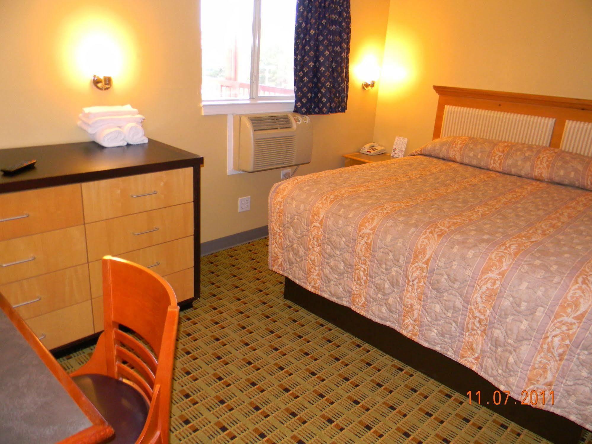 Stay Inn & Suites - สต็อกบริดจ์ ภายนอก รูปภาพ