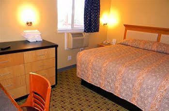 Stay Inn & Suites - สต็อกบริดจ์ ภายนอก รูปภาพ
